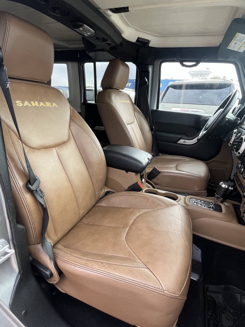 Used 2015 Jeep Wrangler Unlimited Sahara w/ Dual Top Group AWD/4WD image 22