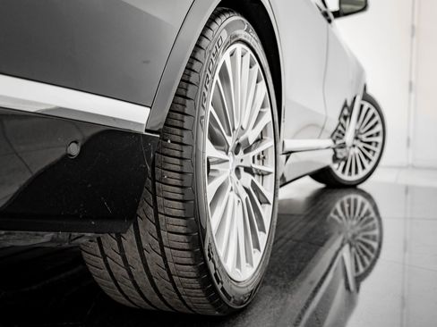 Used 2024 BMW X7 xDrive40i image 45