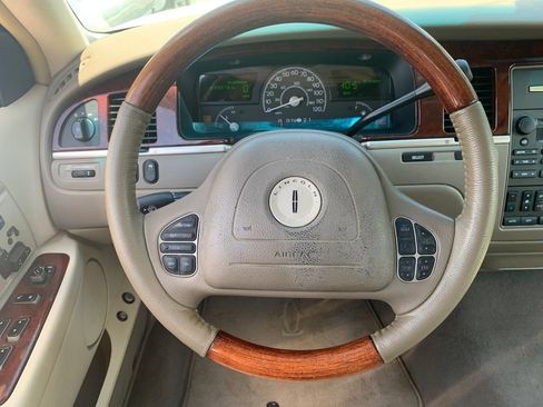 Used 2004 Lincoln Town Car Ultimate RWD image 10