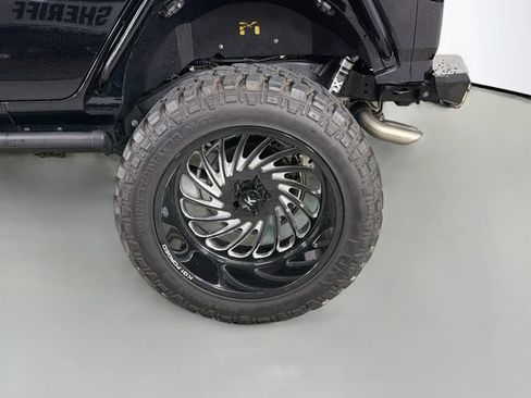 Used 2023 Jeep Wrangler Unlimited Rubicon 392 w/ Trailer Tow Package AWD/4WD image 37