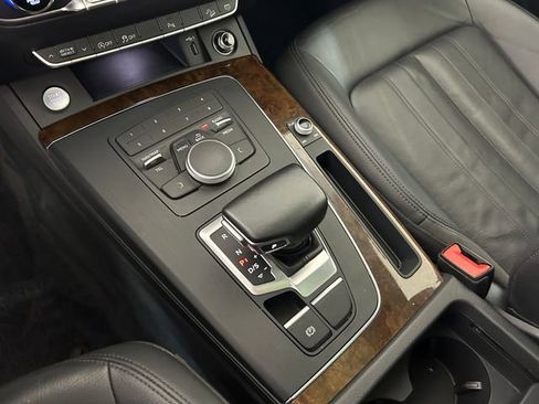 Used 2020 Audi Q5 2.0T Premium w/ Convenience Package image 21
