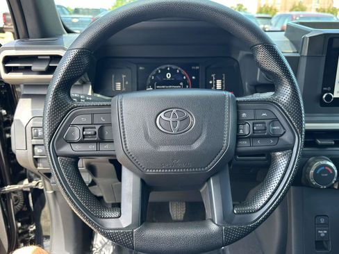 Used 2025 Toyota Tacoma SR AWD/4WD image 12
