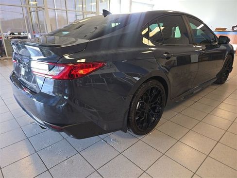 Used 2025 Toyota Camry SE image 8