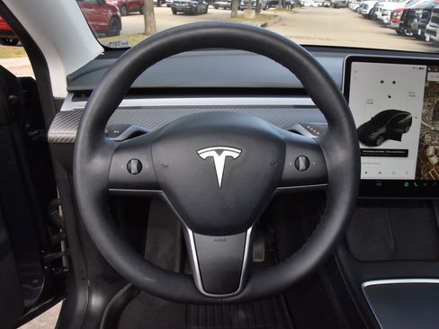 Used 2021 Tesla Model Y Long Range image 23