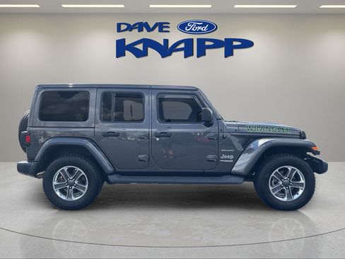 Used 2018 Jeep Wrangler Unlimited Sahara AWD/4WD image 8