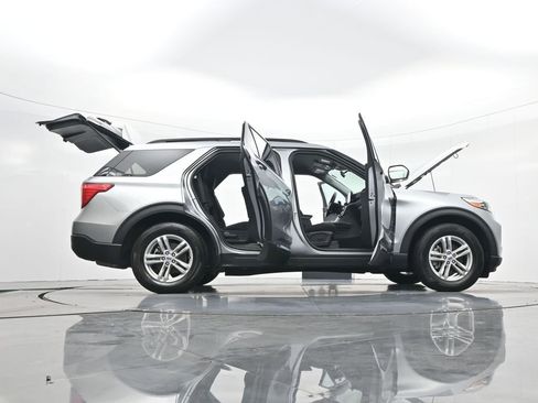 Used 2024 Ford Explorer XLT image 45
