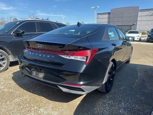 Used 2022 Hyundai Elantra SEL w/ Preferred Accessory Package image 10