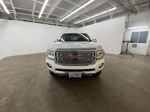 Used 2019 GMC Canyon Denali image 9