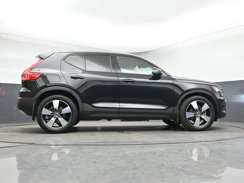 Used 2020 Volvo XC40 T5 Momentum w/ Protection Package Premier image 16
