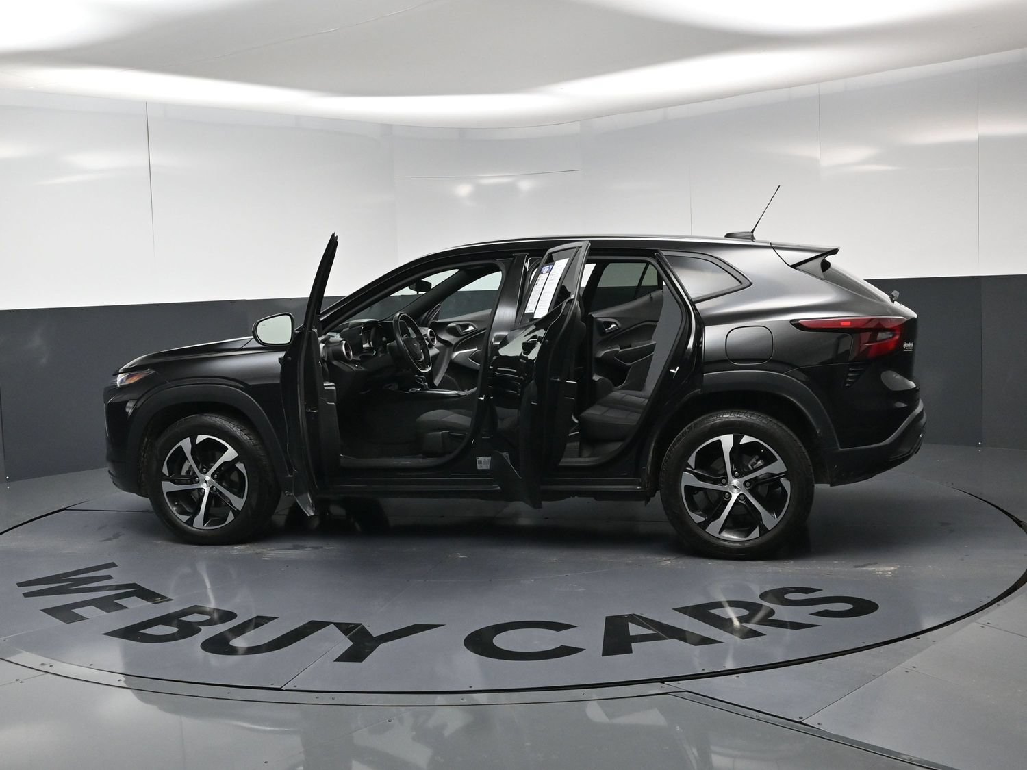 Used 2025 Chevrolet Trax RS FWD image 21