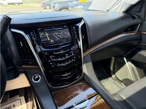 Used 2017 Cadillac Escalade Premium Luxury RWD image 42