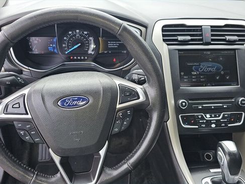 Used 2016 Ford Fusion SE w/ Equipment Group 202A image 10