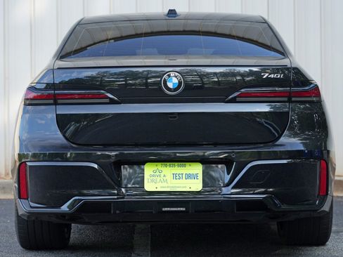 Used 2023 BMW 740i RWD image 11