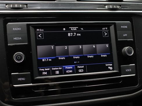 Used 2022 Volkswagen Tiguan S image 2