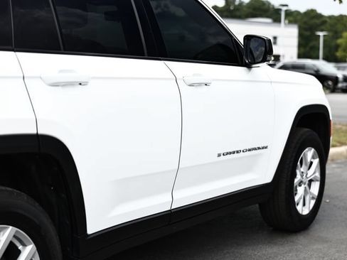 Used 2023 Jeep Grand Cherokee Limited w/ Luxury Tech Group II AWD/4WD image 8