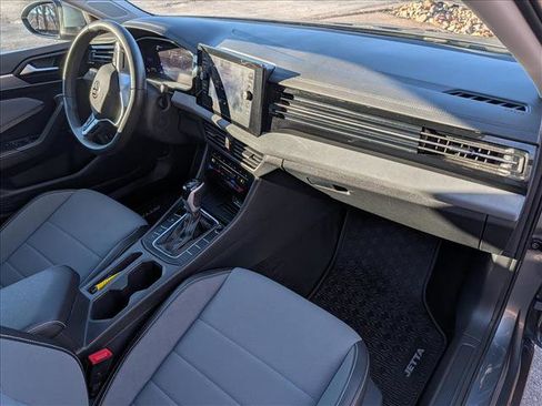 Certified 2025 Volkswagen Jetta SE w/ Sunroof Package image 13