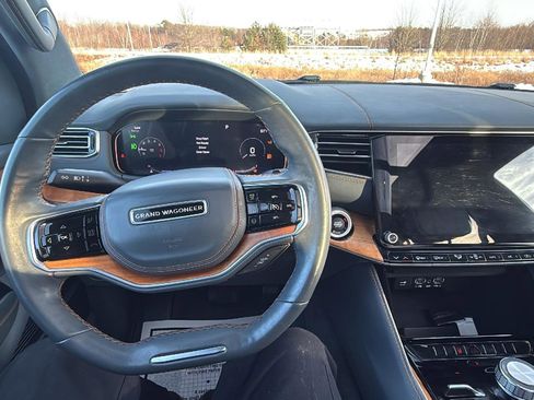 Used 2023 Jeep Grand Wagoneer Series II image 31