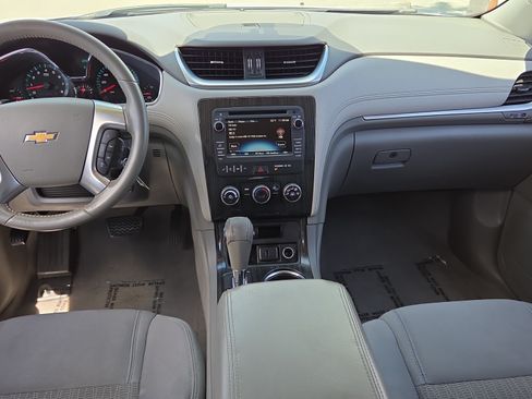Used 2017 Chevrolet Traverse LT FWD image 12