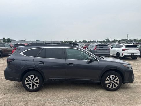 Used 2024 Subaru Outback Premium AWD/4WD image 9