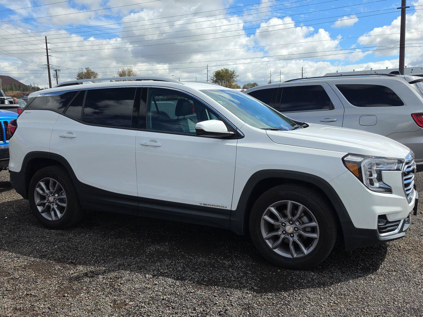 Used 2024 GMC Terrain SLT AWD/4WD image 2