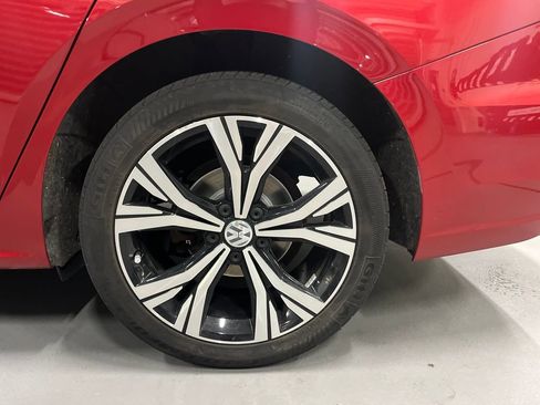 Certified 2022 Volkswagen Passat 2.0T SE image 4