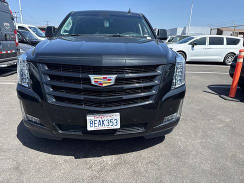 Used 2018 Cadillac Escalade ESV Premium Luxury RWD image 3
