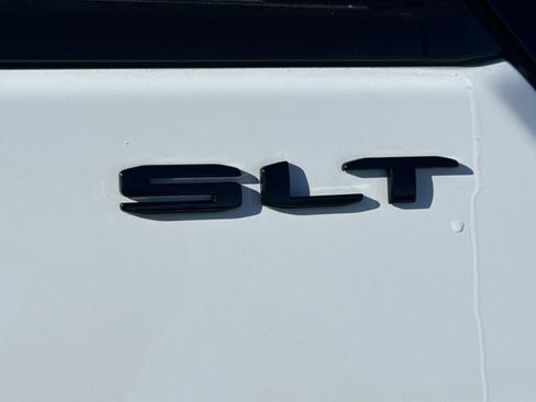 Certified 2022 GMC Terrain SLT w/ Tech Package AWD/4WD image 9
