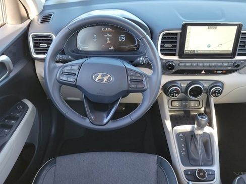 Used 2023 Hyundai Venue Limited image 9