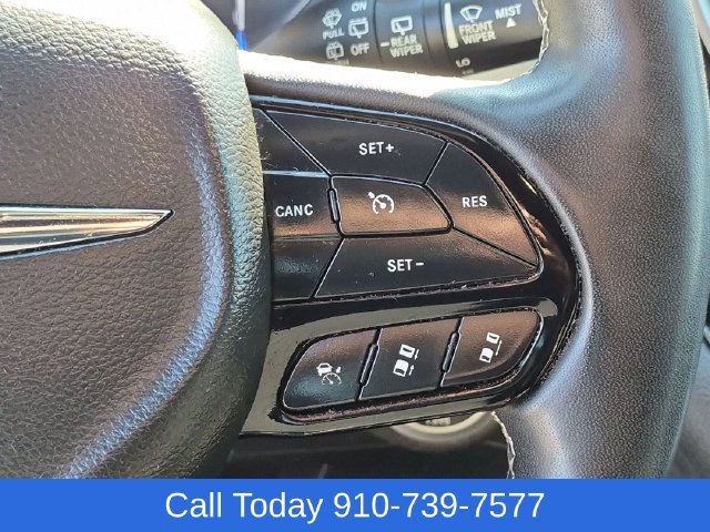 Used 2022 Chrysler Pacifica Touring FWD image 20