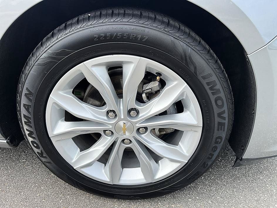 Used 2025 Chevrolet Malibu LT FWD image 12