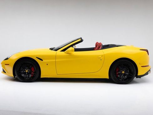 Used 2016 Ferrari California T image 13