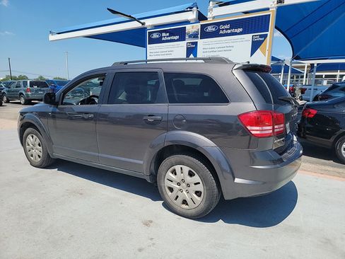 Used 2016 Dodge Journey SE w/ Flexible Seating Group FWD image 2