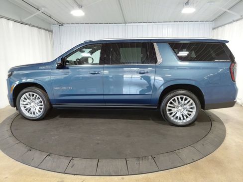 Certified 2026 Chevrolet Suburban High Country AWD/4WD image 2