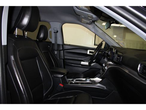 Used 2023 Ford Explorer XLT w/ Equipment Group 202A image 27