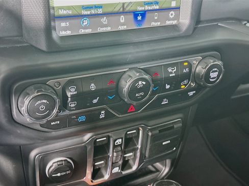 Used 2023 Jeep Wrangler Unlimited Sahara w/ Cold Weather Group AWD/4WD image 23