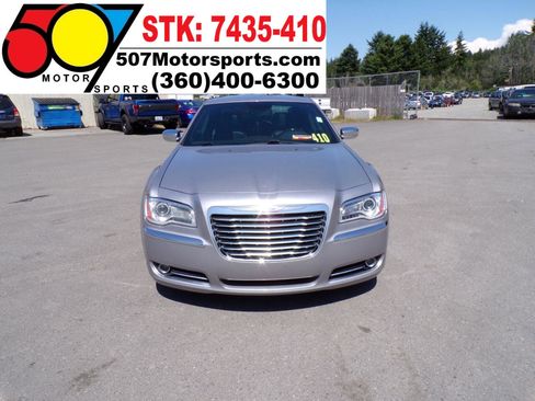 Used 2014 Chrysler 300 C image 12