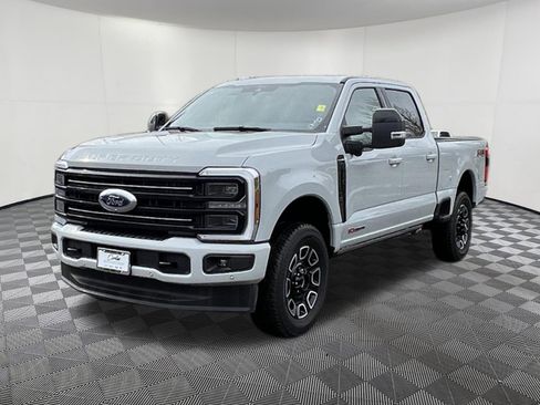 Used 2025 Ford F350 Platinum w/ FX4 Off-Road Package AWD/4WD image 3