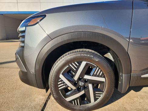 Used 2025 Nissan Kicks SV image 9