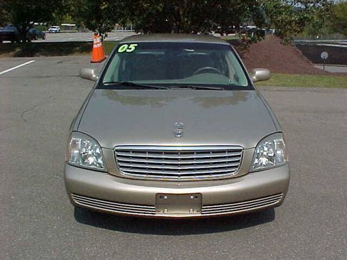 Used 2005 Cadillac De Ville FWD image 3