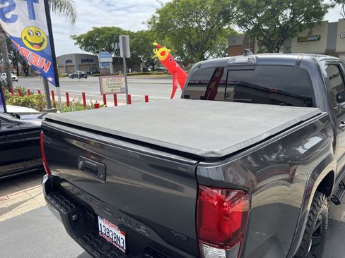 Used 2022 Toyota Tacoma SR5 RWD image 12