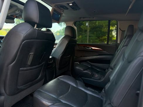 Used 2018 Cadillac Escalade ESV Luxury AWD/4WD image 10