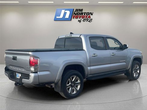 Used 2019 Toyota Tacoma Limited image 5