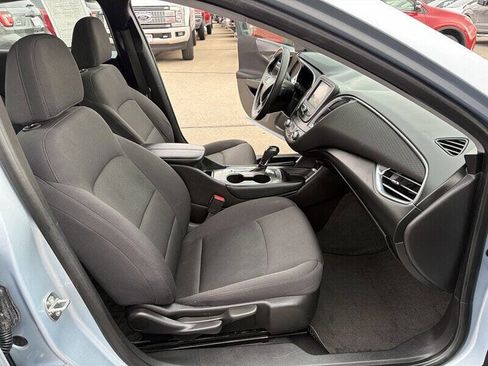 Used 2017 Chevrolet Malibu LT image 21