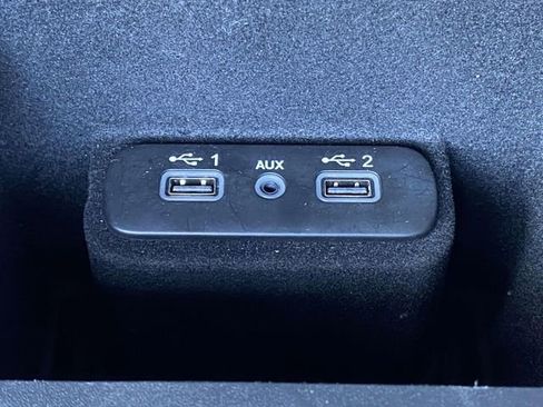 Used 2023 Chrysler 300 S image 31