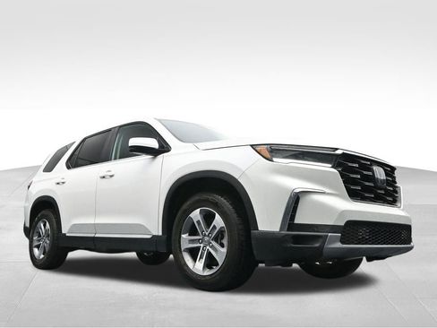 Used 2025 Honda Pilot EX-L image 32