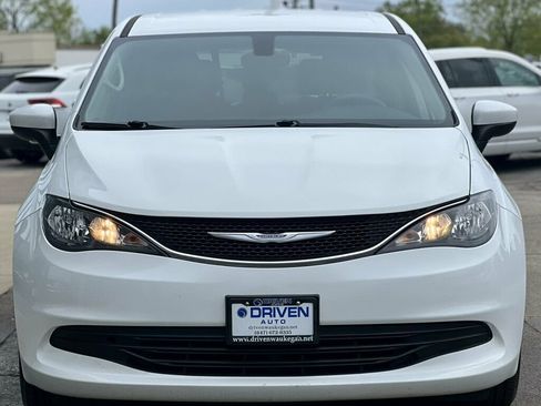 Used 2017 Chrysler Pacifica LX w/ Tire & Wheel Group FWD image 36