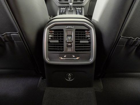 Certified 2026 Porsche Macan AWD/4WD image 21