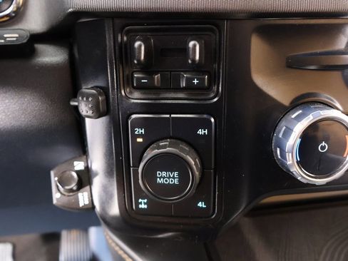 Used 2024 Ford F350 Platinum w/ FX4 Off-Road Package image 9