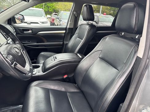 Used 2017 Toyota Highlander XLE AWD/4WD image 16