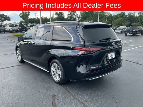 Used 2023 Toyota Sienna Limited FWD image 18